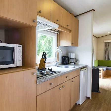Cozy Chalet With A Terrace And Garden, Located On The Veluwe בית נופש