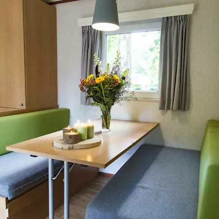 בית נופש Cozy Chalet With A Terrace And Garden, Located On The Veluwe